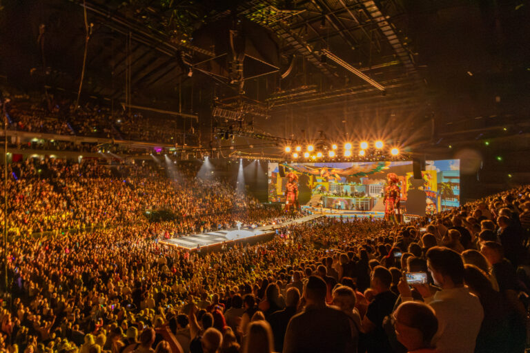 DJ Bobo in der ausverkauften Lanxess Arena – ein Abend voller 90er-Euphorie